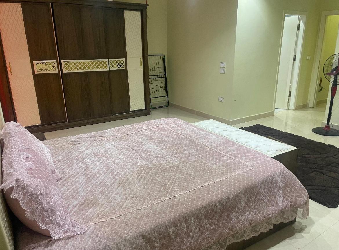 شقه رائعه في بالقرب من المتحف الجديد والاهرامات Apartment *