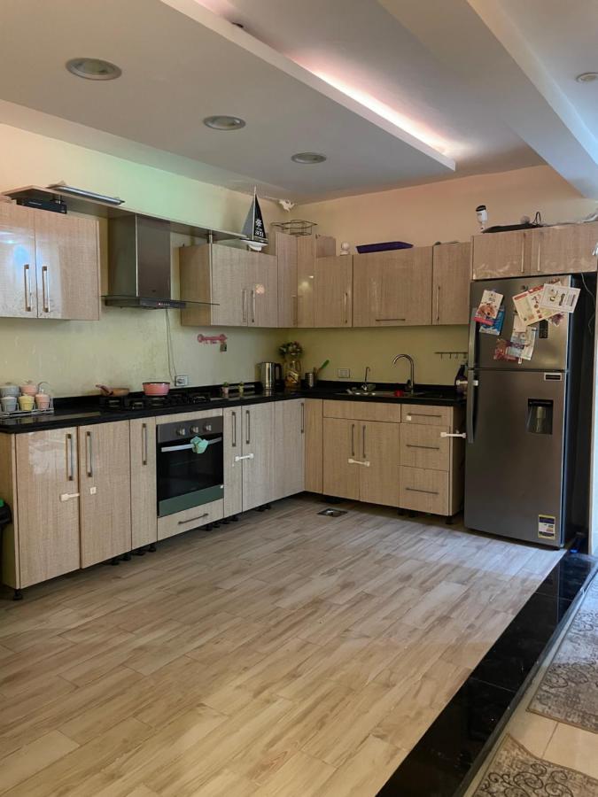 شقه رائعه في بالقرب من المتحف الجديد والاهرامات Apartment Cairo